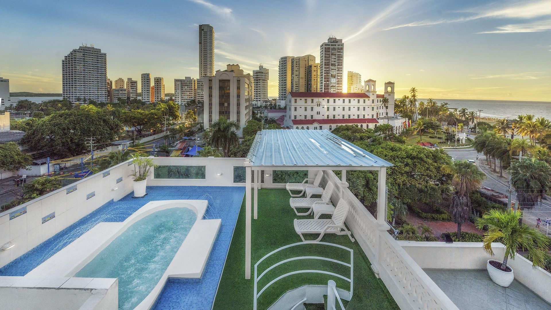 Coral Reef Hotel 3*